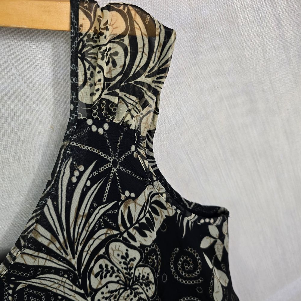 White House Black Market Sleeveless Blouse Black Floral Top - Picture 9 of 12